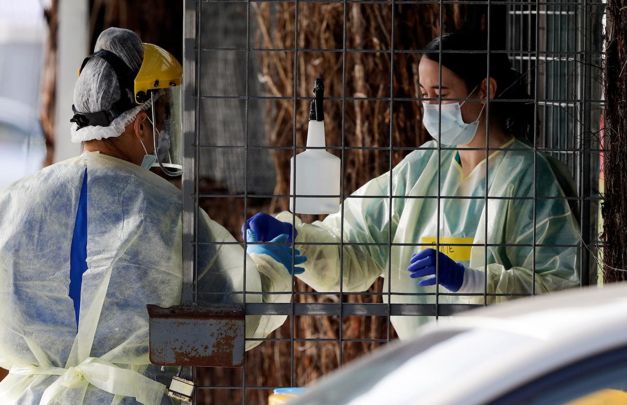 Medical staff prepare to take Covid-19 swabs at a drive-through community-based assessment centre in Christchurch, New Zealand, Aug 13, 2020. The country has recorded 1,927 confirmed cases and 25 deaths over the course of the pandemic. Photo: AP