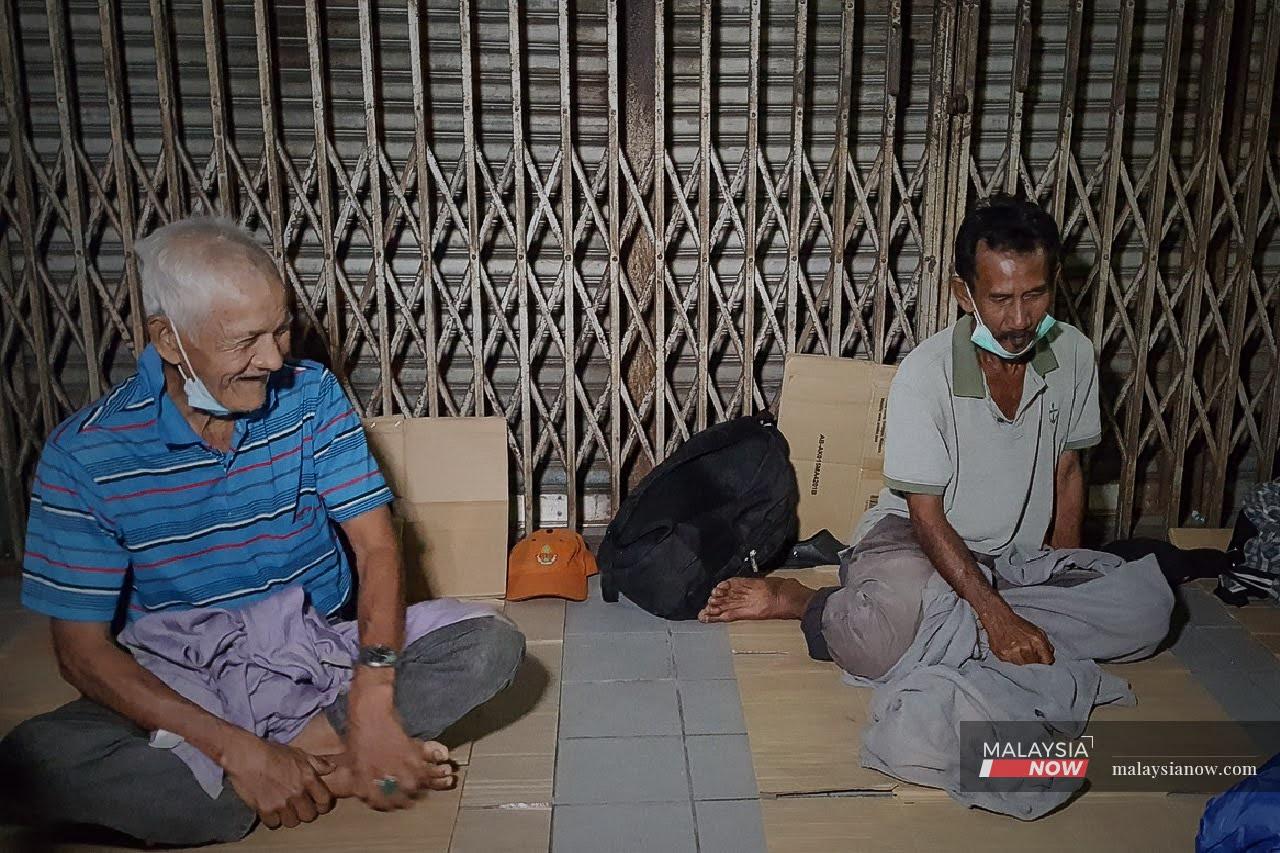 Akau Rabi (left) with Hamdan Salleh, originally from Kampung Bako but who has been living on the streets in Kuching for some time now.