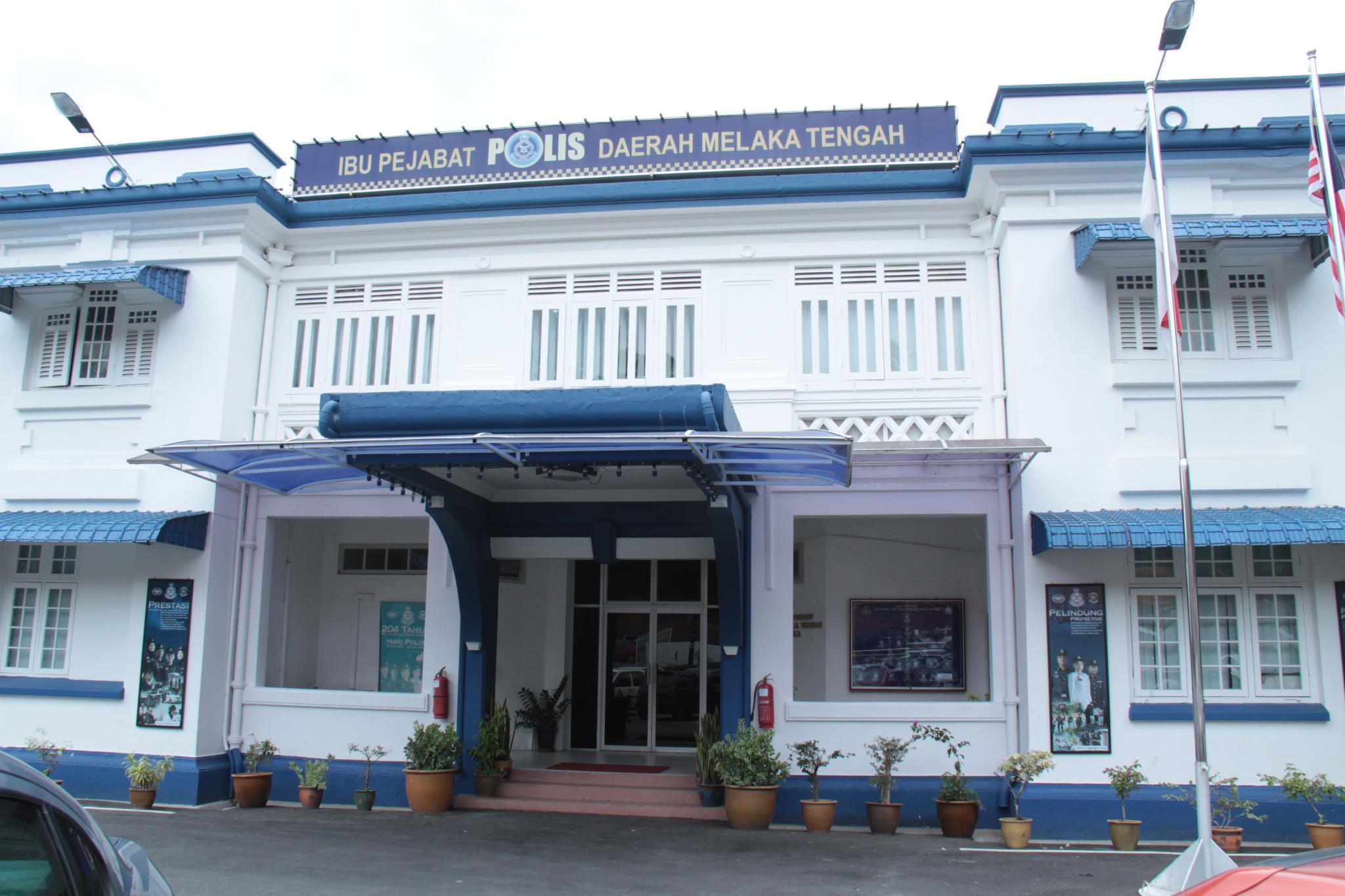 A team from the Melaka Tengah district IPD operations room found that the child had bruises and injuries on his body. Photo: Facebook