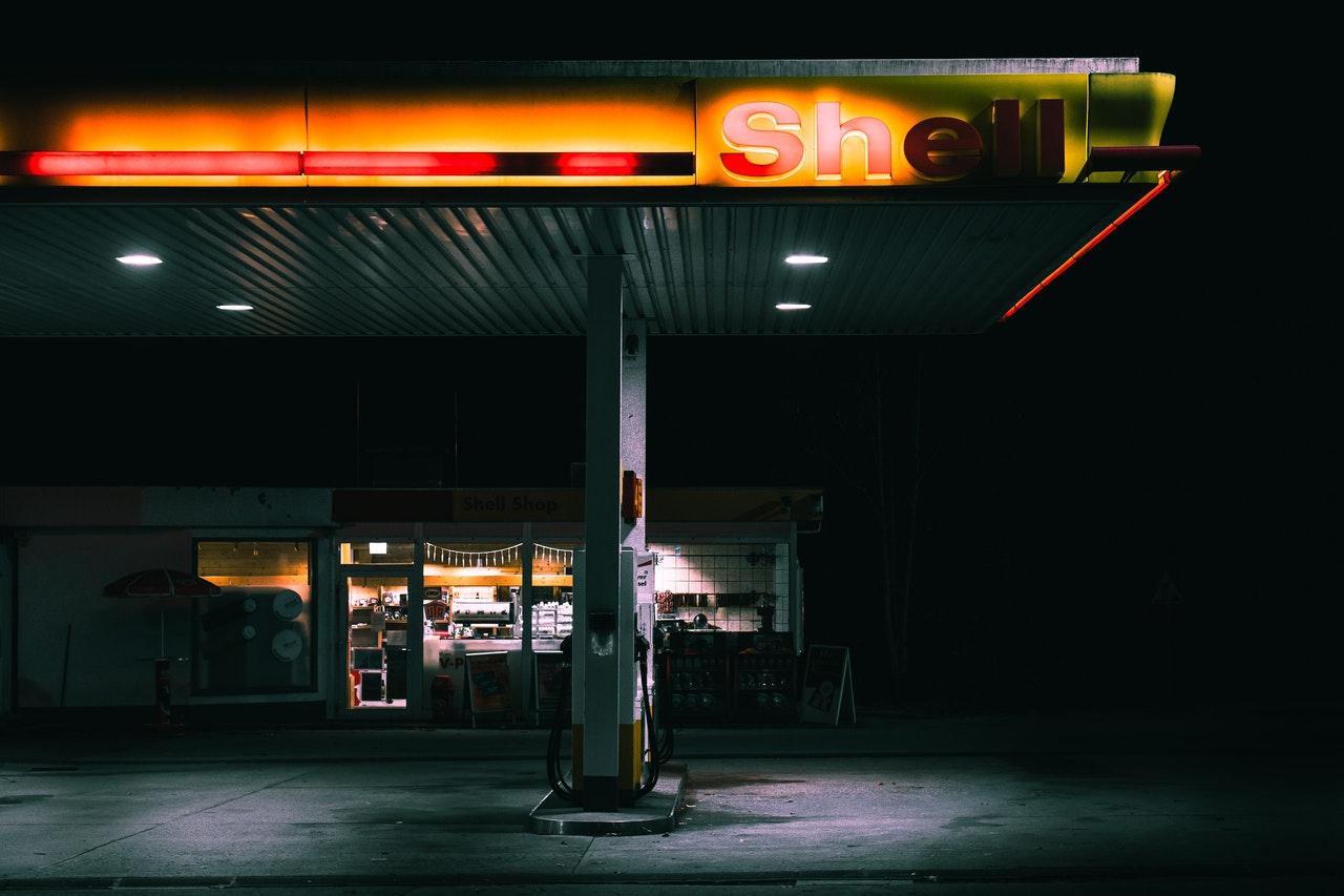 Shell will keep its overall oil and gas output largely stable for the next decade to help fund its energy transition. Photo: Pexels