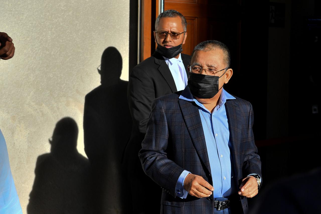 Former Felda chairman Isa Samad at the High Court in Kuala Lumpur today. Photo: Bernama