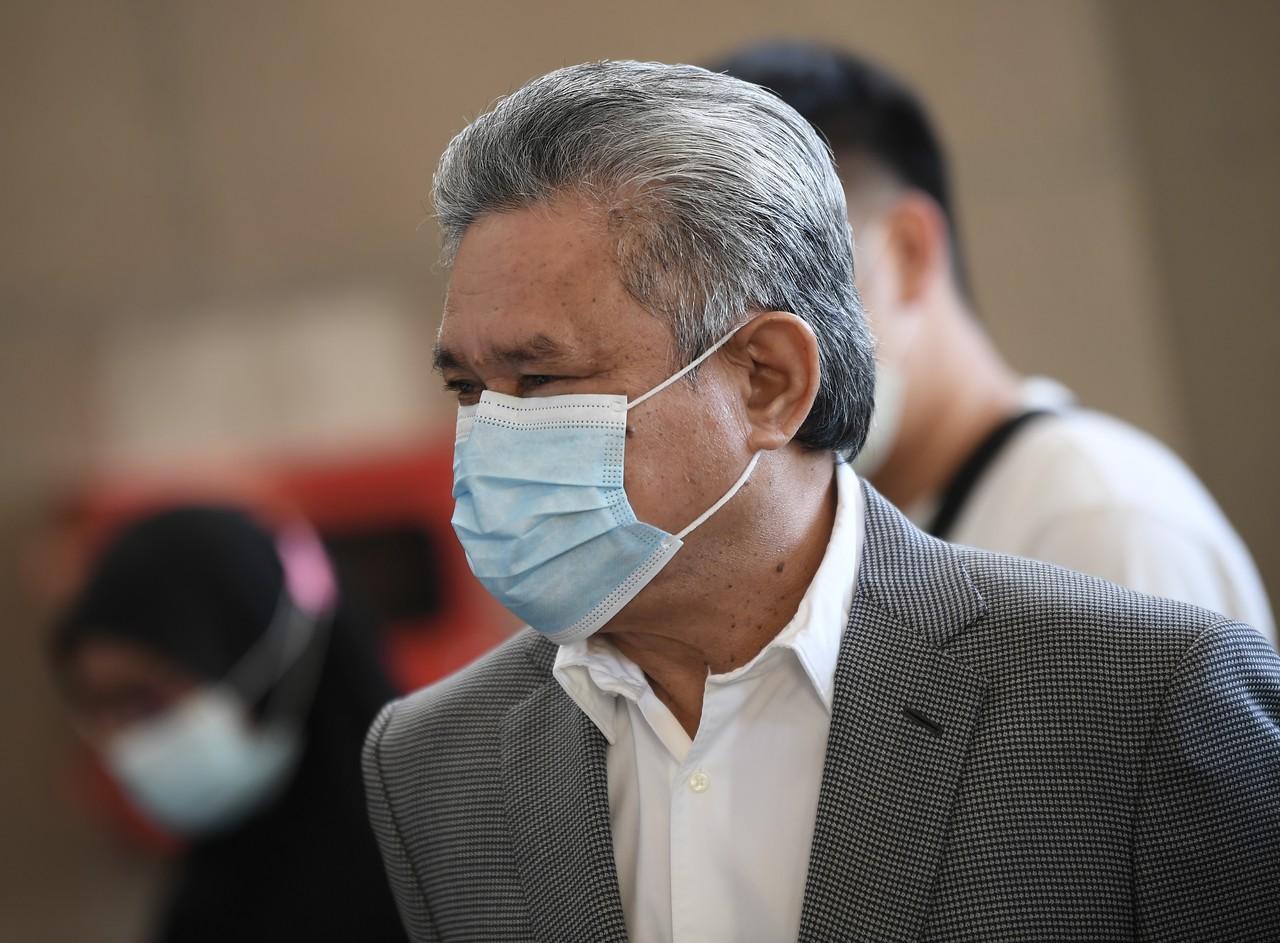 Bekas pengerusi Mara Incorporated Sdn Bhd (Mara Inc) Mohammad Lan Allani hari ini dihadapkan ke dua Mahkamah Sesyen atas 22 pertuduhan rasuah dan pengubahan wang haram berjumlah RM20.45 juta. Gambar: Bernama