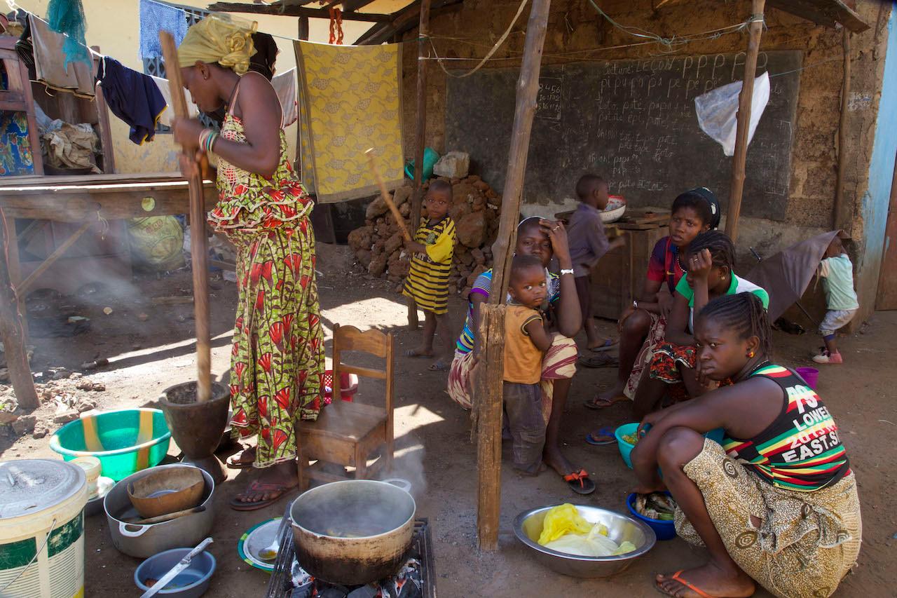 People prepare food at a homestead in the city of Conakry, Guinea, Dec 29, 2015. The original Ebola chain of transmission began in the West African country in 2013, leading to the largest epidemic in history. Photo: AP