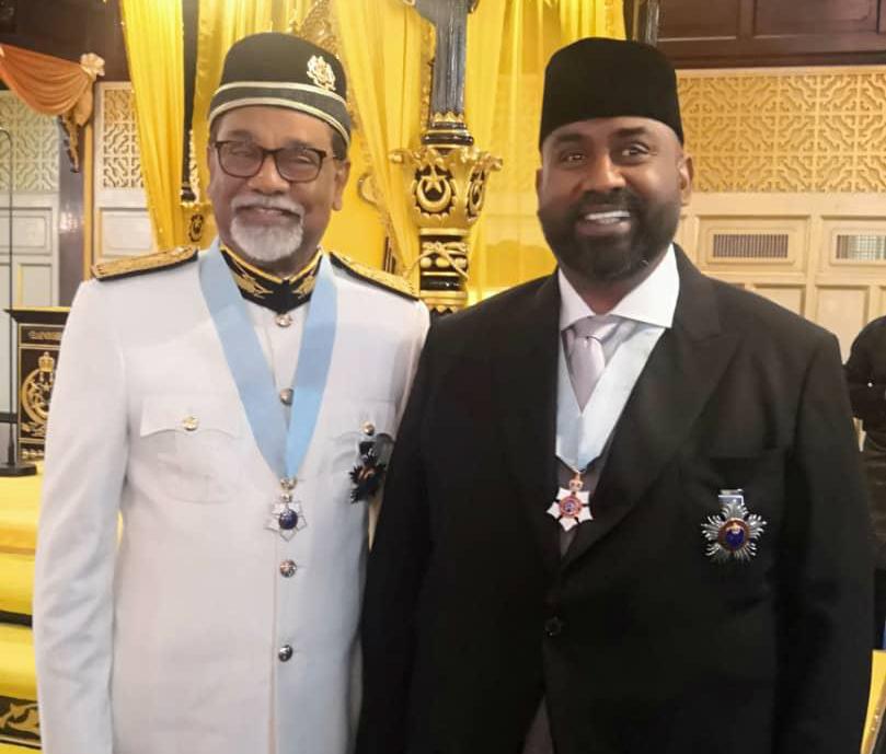 Bekas menteri Xavier Jayakumar bersama Timbalan Pengerusi PKR Perak, MA Tinagaran penerima gelaran Datuk dari Istana Kelantan pada 2019.