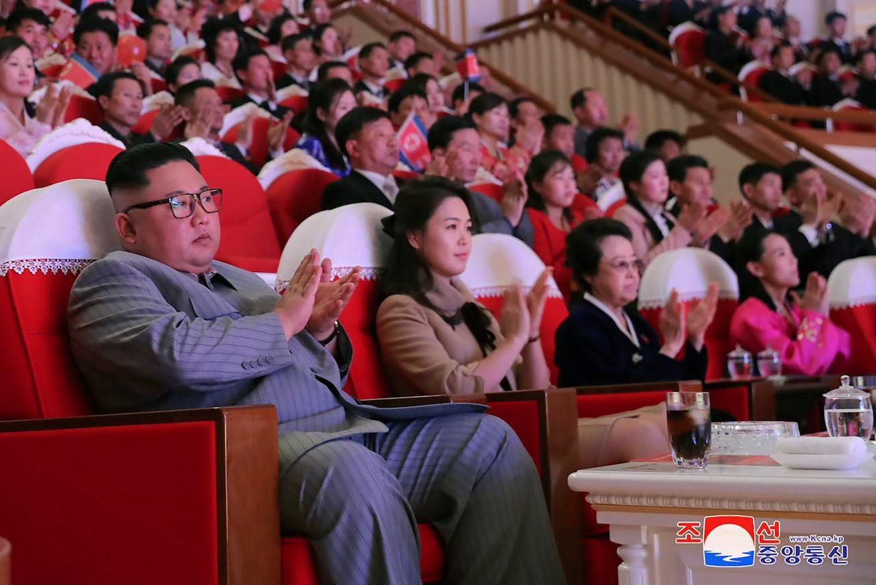 North Korean leader Kim Jong Un (left) with his wife Ri Sol Ju (centre) during a concert celebrating Lunar New Year's Day in Pyongyang, Jan 25, 2020. Photo: AP