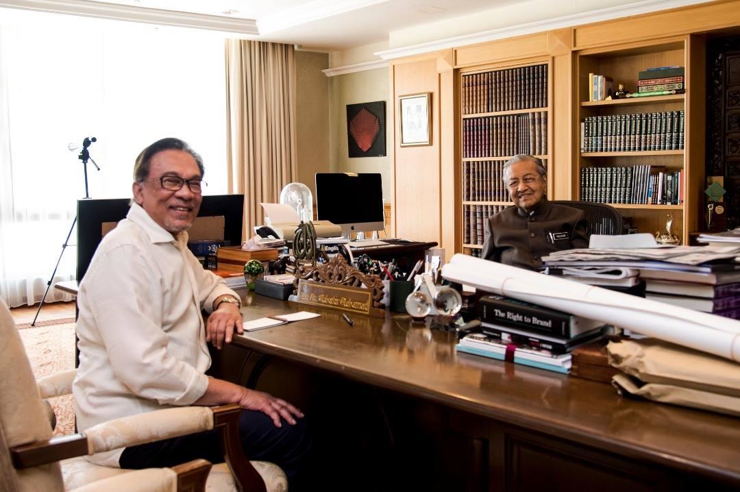 Anwar Ibrahim on one of his many visits to Dr Mahathir Mohamad in 2019. Mahathir said Anwar had told him he could not control his loyal followers who were pushing for a power transition. Photo: Facebook