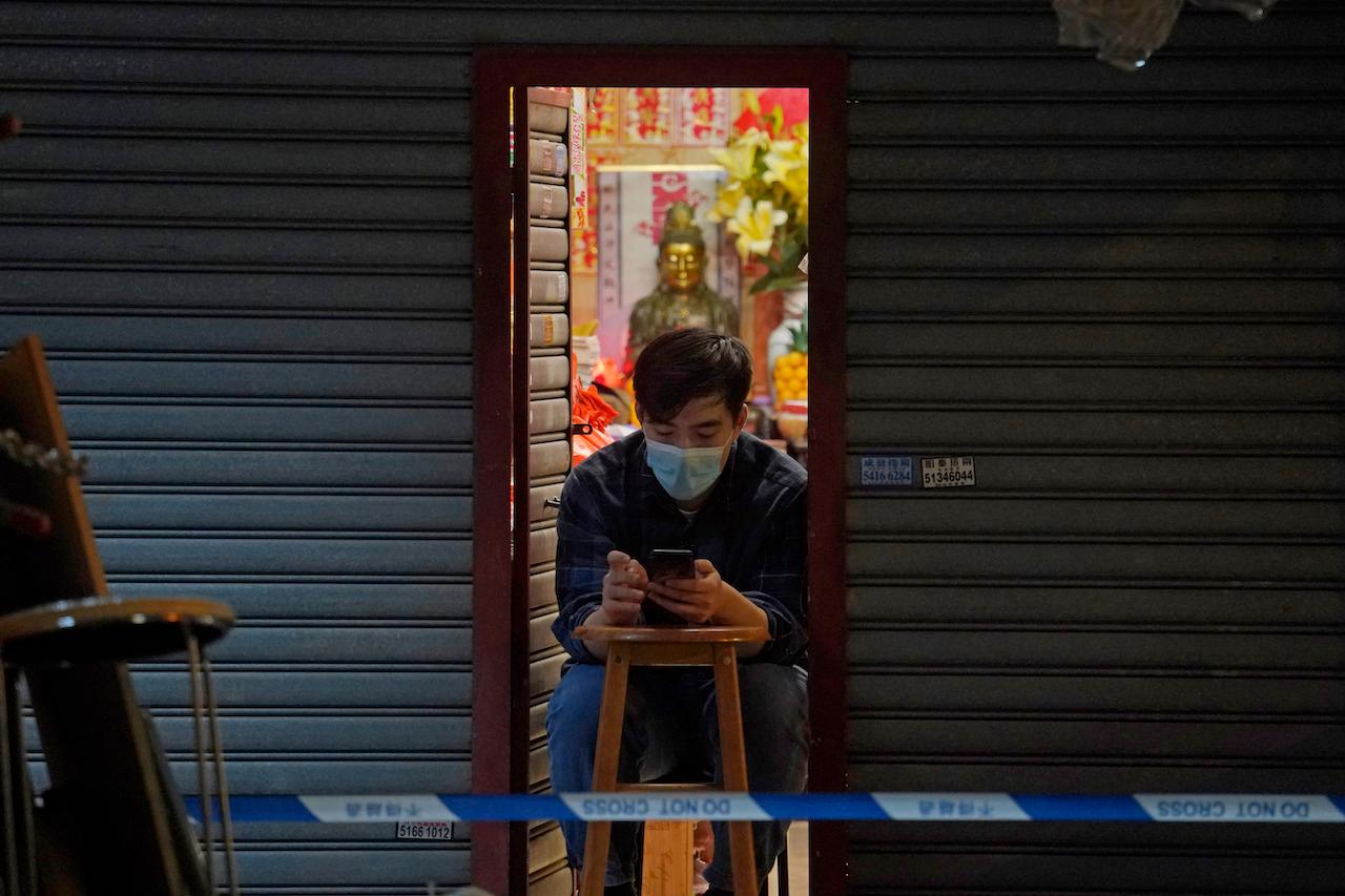 More than a dozen phone vendors say they have seen a spike in demand for old smartphones since last week, when the government announced plans to ease restrictions and require people to use a contact-tracing app. Photo: AP