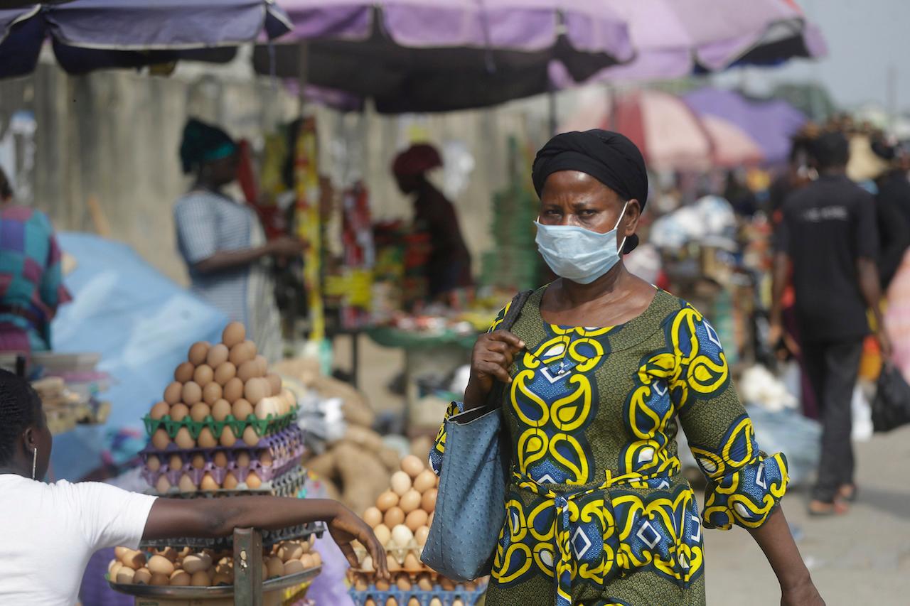 A woman wearing a face mask to protect against coronavirus walks on a street in Lagos, Nigeria, Dec 31, 2020. Photo: AP
