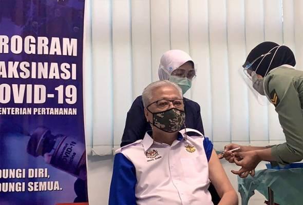 Menteri Kanan Keselamatan Ismail Sabri Yaakob selesai menerima suntikan vaksin Covid-19 di Kuala Lumpur pagi tadi. Gambar: Youtube