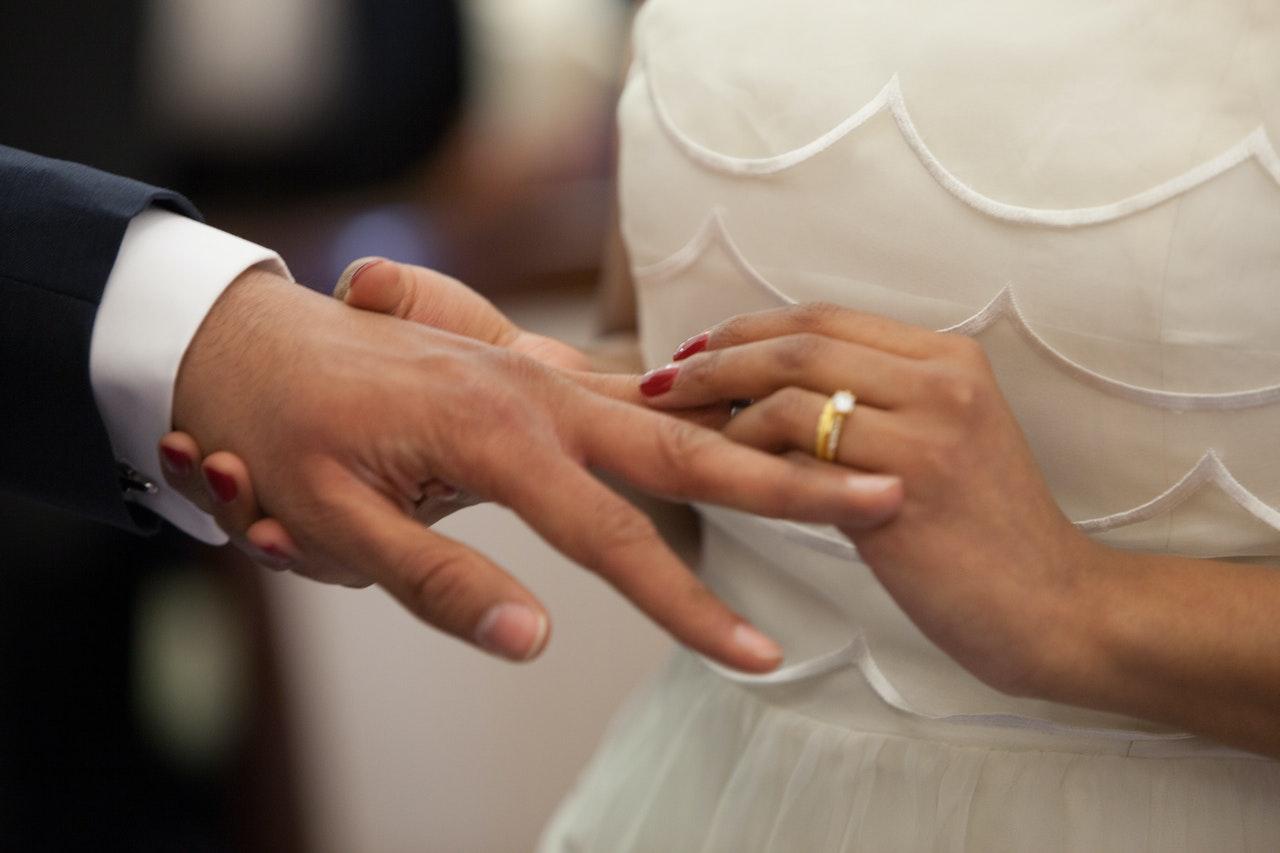The National Registration Department says it has updated the SOPs for non-Muslim marriage ceremonies in areas under movement restriction orders. Photo: Pexels