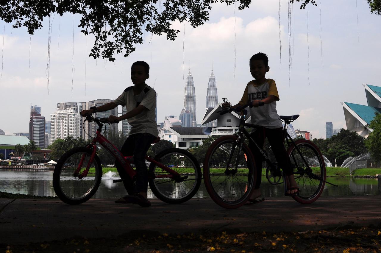 Children ride their bikes at the Titiwangsa lake gardens in Kuala Lumpur in this file photo taken May 6, 2017. A psychologist warns that labels act as limiting factors, preventing children from fulfilling their potential to become successful adults in the future. Photo: AP