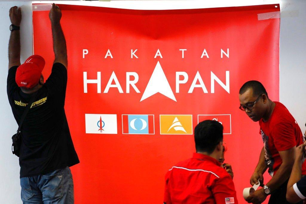 Pakatan Harapan (PH) terdiri dari tiga parti DAP, PKR dan Amanah.