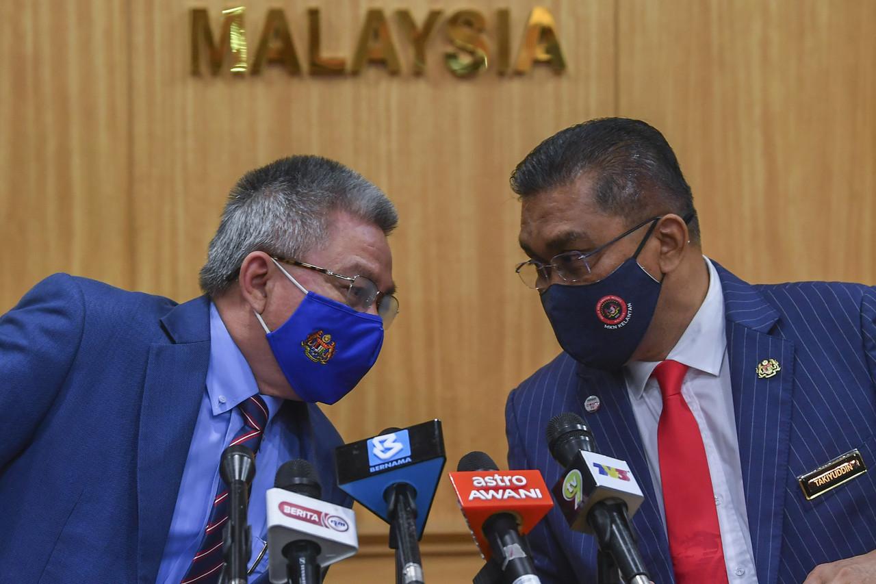 Health Minister Dr Adham Baba (left) with law minister Takiyuddin Hassan at a press conference at the health ministry in Putrajaya today. Photo: Bernama