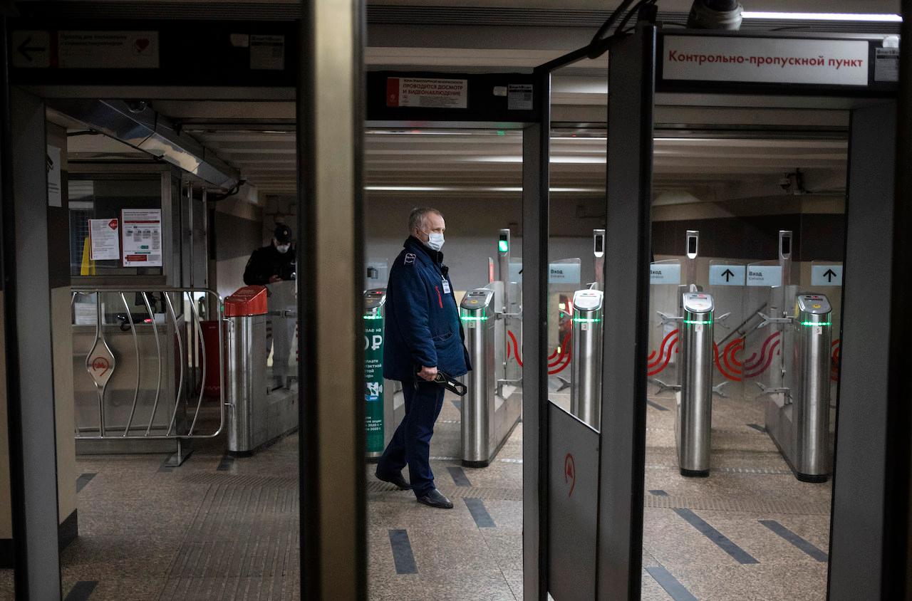 A Moscow Metro security guard wears a face mask at the entrance of the Kuzminki metro station in Moscow, Russia, April 22, 2020. Facial recognition cameras were installed in many Moscow Metro stations last year at payment gates, with the FacePay technology expected to commence operation at the end of 2021. Photo: AP