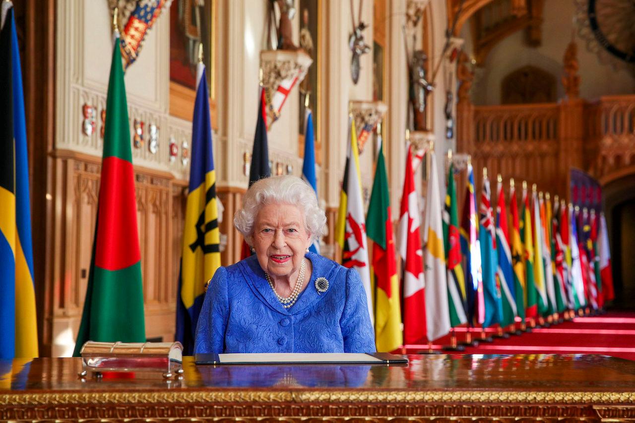 In this photo made available March 7, Britain's Queen Elizabeth II smiles for a photo while signing her annual Commonwealth Day Message in St George's Hall at Windsor Castle, England, on March 5. Photo: AP