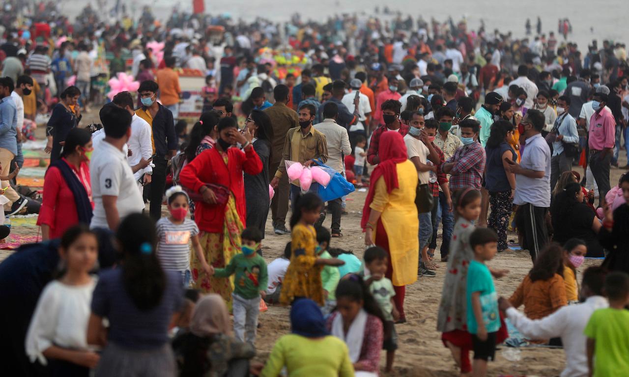 People crowd Juhu beach in Mumbai, India, Feb 19. Health officials have detected a spike in Covid-19 cases in several pockets of Maharashtra state, including in Mumbai, the country's financial capital. Photo: AP