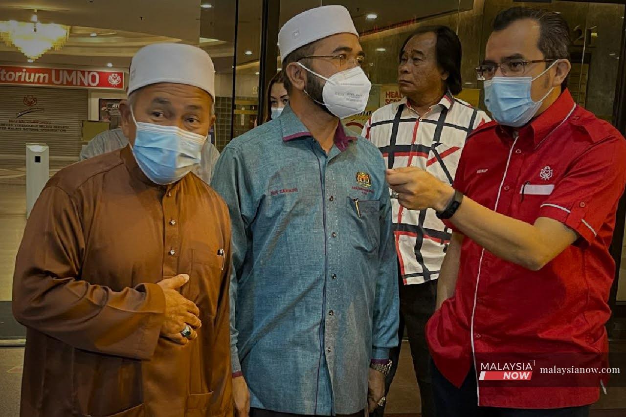Umno dan PAS membincangkan pertembungan antara kedua-dua parti dalam mesyuarat malam tadi.