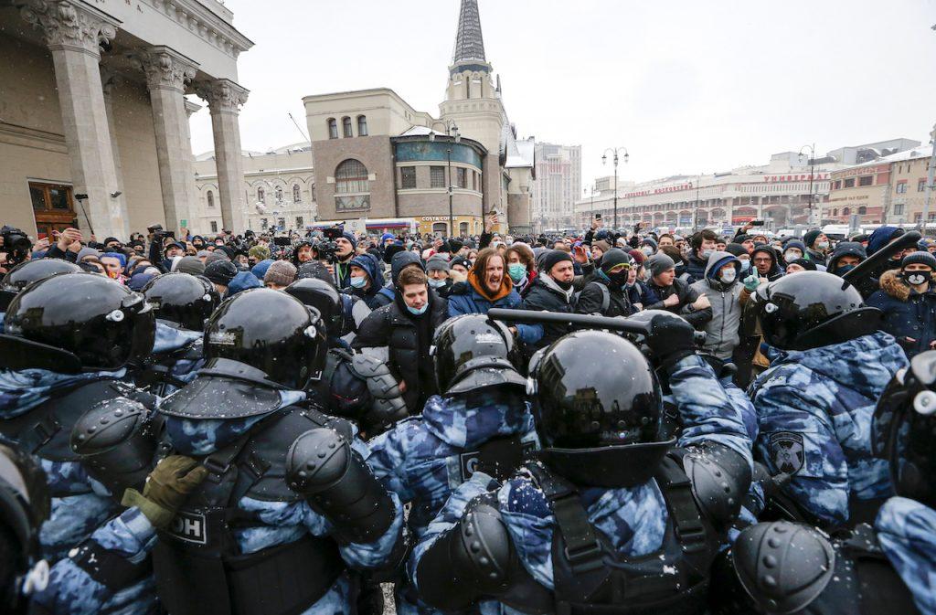 People clash with police during a protest against the jailing of opposition leader Alexei Navalny in Moscow, Russia, Jan 31. Cases have been opened against Facebook, Twitter, Google, TikTok and Telegram for allegedly failing to delete posts that urged young people to take part in illegal protests. Photo: AP