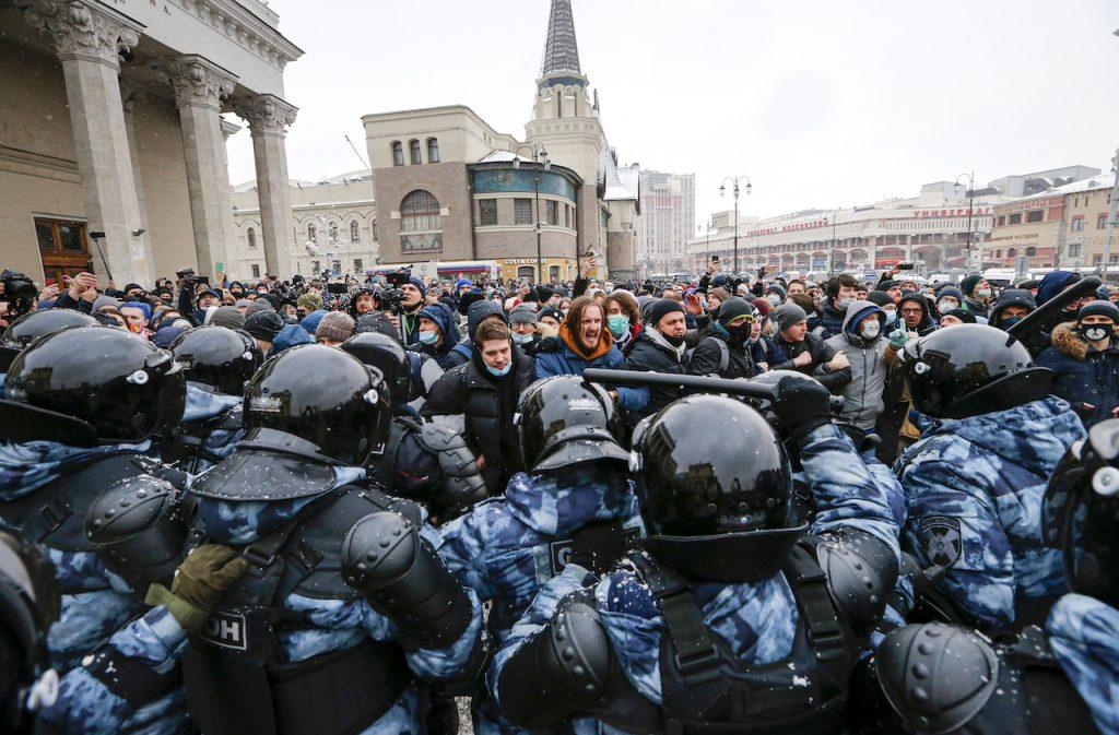 russia-navalny-protest-AP-090221-1024x673