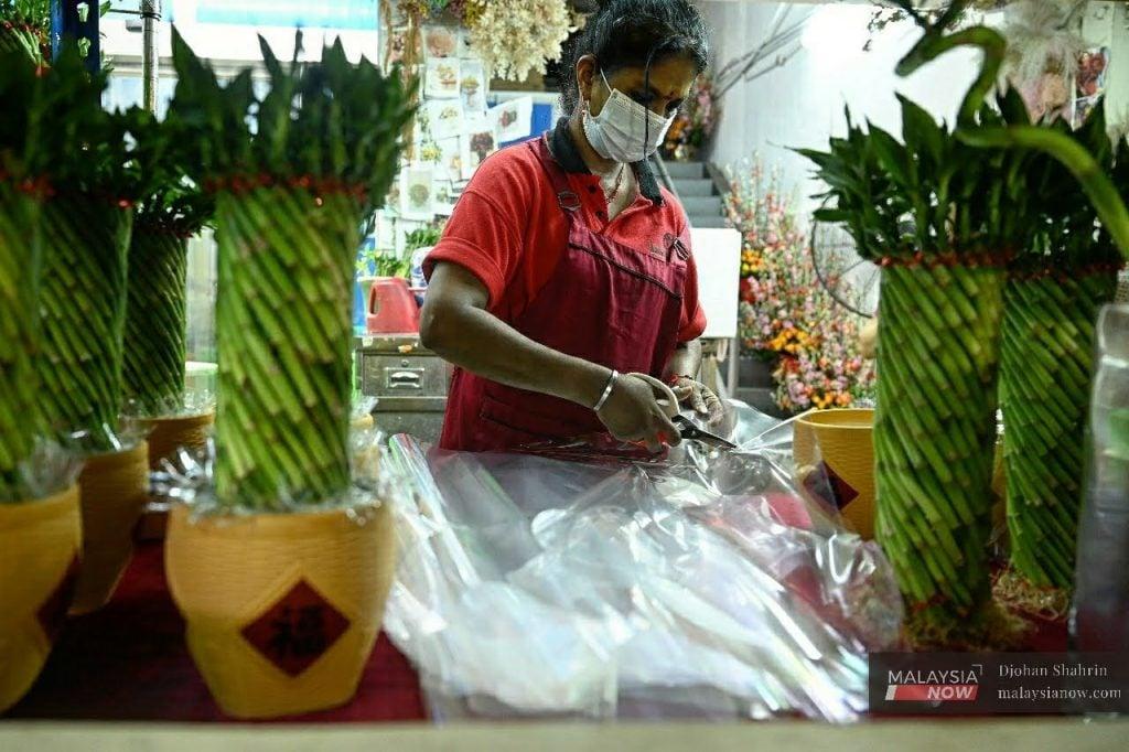 Penggunaan plastik sekali guna masih meluas di Malaysia sehingga menjadi penyumbang utama kepada pencemaran alam sekitar.