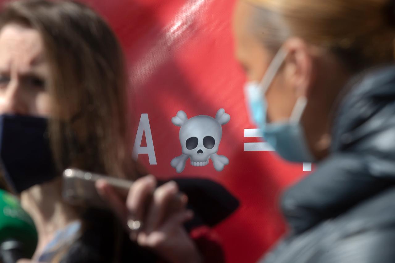 Anti-euthanasia protesters demonstrate outside the Spanish parliament in Madrid, Spain, March 18. Spain has become the seventh country in the world and fourth in Europe to allow physician-assisted suicide and euthanasia for long-suffering patients of incurable diseases or unbearable permanent conditions. Photo: AP