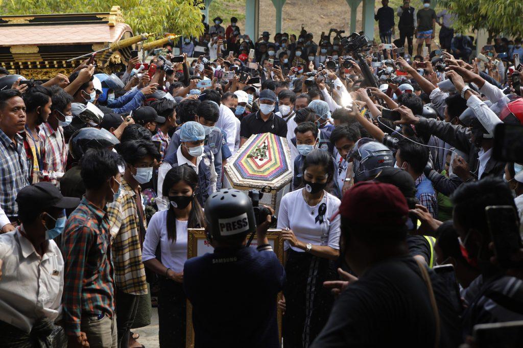 Sekurang-kurangnya 200 rakyat Myanmar terbunuh dalam pertempuran dengan pihak junta tentera. Gambar: AP