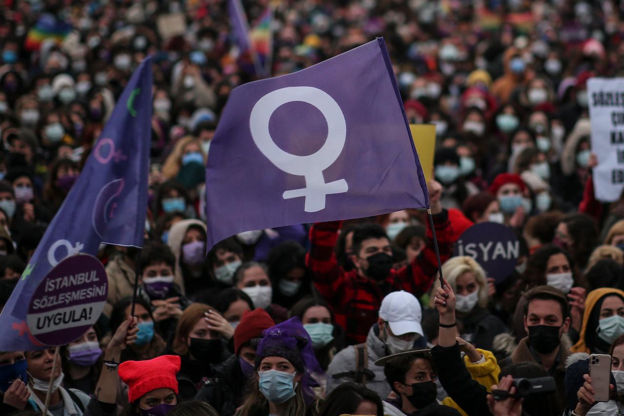 Protesters gather during a rally in Istanbul, March 20. Turkey's President Recep Tayyip Erdogan's overnight decree annulling Turkey's ratification of the Istanbul Convention is a blow to women's rights advocates, who say the agreement is crucial to combating domestic violence. Photo: AP