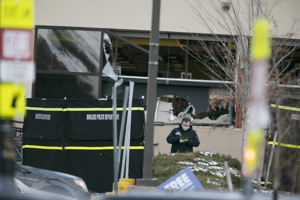 Antara mangsa serangan tembakan termasuk seorang pegawai polis Eric Talley yang merupakan pegawai paling awal ke tempat kejadian. Gambar: AP