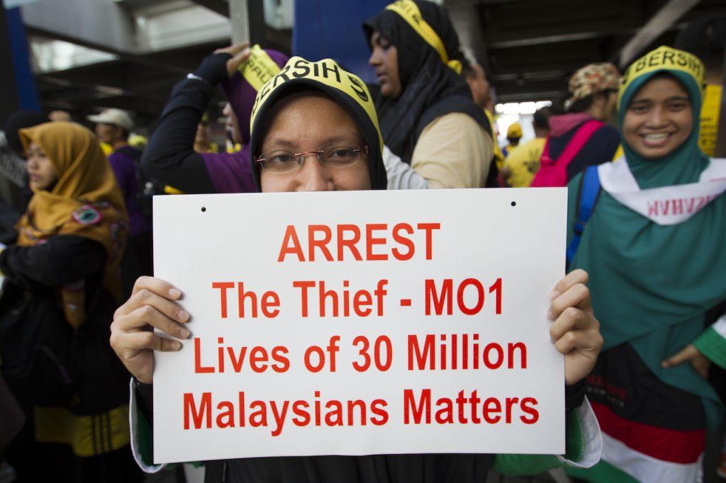 Himpunan Bersih 5 antara tunjuk perasaan yang menjadi simbol protes rakyat terhadap salah laku dan rasuah kerajaan Barisan Nasional sebelum PRU14.