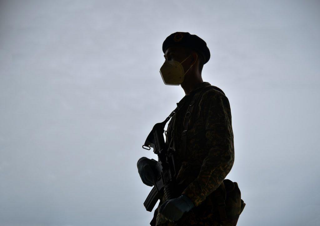 Menurut panglima ATM, negara kini bukan sahaja berhadapan dengan ancaman fizikal tetapi juga ancaman siber, namun perkara tersebut masih terkawal. Gambar: Bernama