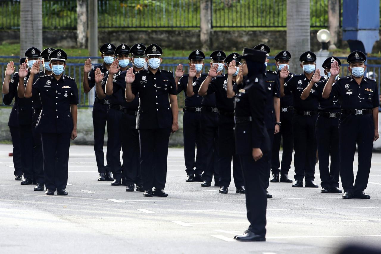 Not all officers are involved in corruption, former top cop Musa Hassan says in urging Inspector-General of Police Abdul Hamid Bador to reveal the identities of those allegedly involved in such activities. Photo: Bernama