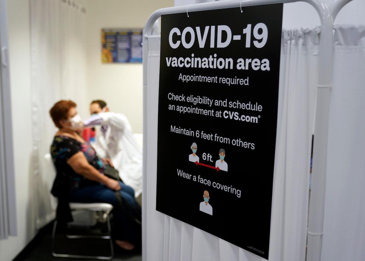A woman receives a shot of the Moderna Covid-19 vaccine at a CVS Pharmacy branch in Los Angeles, California. According to a February survey from the Society for Human Resource Management, only 5% of American bosses intend to impose the vaccine on all or some of their employees. Photo: AP