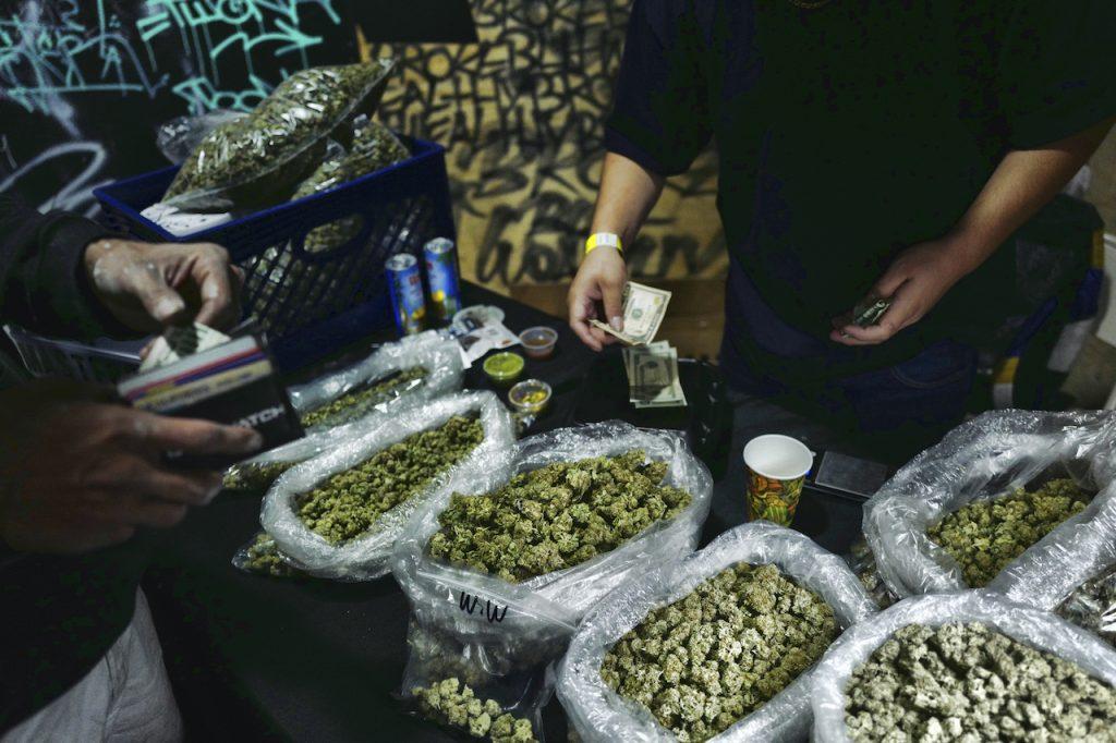 A vendor makes change for a marijuana customer at a cannabis marketplace in Los Angeles on April 15, 2019. New York has agreed to expand the state’s existing medical marijuana programme and set up a licensing and taxation system for recreational sales. Photo: AP