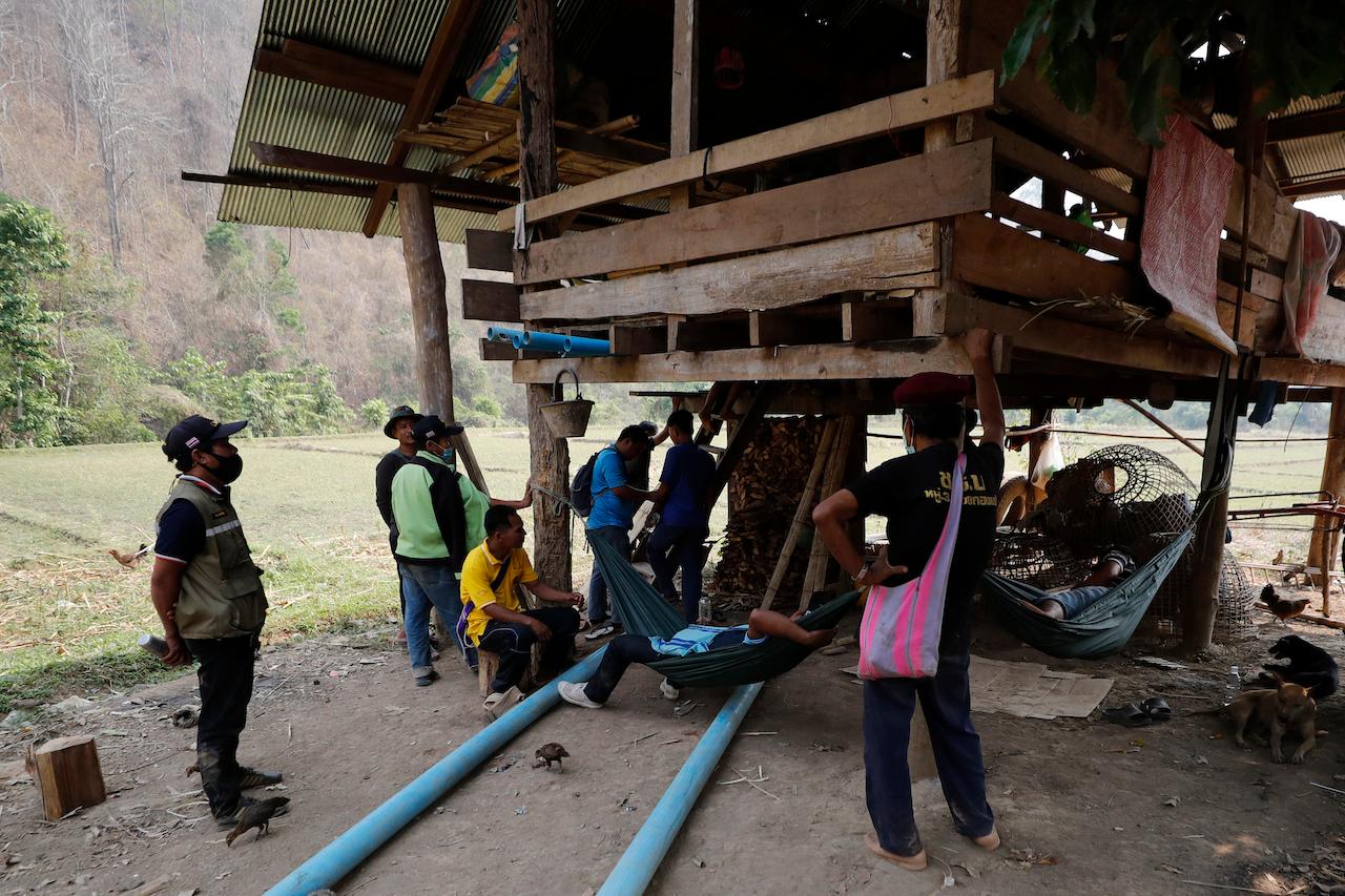 Thai villagers visit a checkpoint of the Thai Rangers in Mae Sakoep village in Mae Hong Son province, Thailand, March 29, where people from neighbouring Myanmar arrived after they had fled from their homes following airstrikes by Myanmar's military. Photo: AP