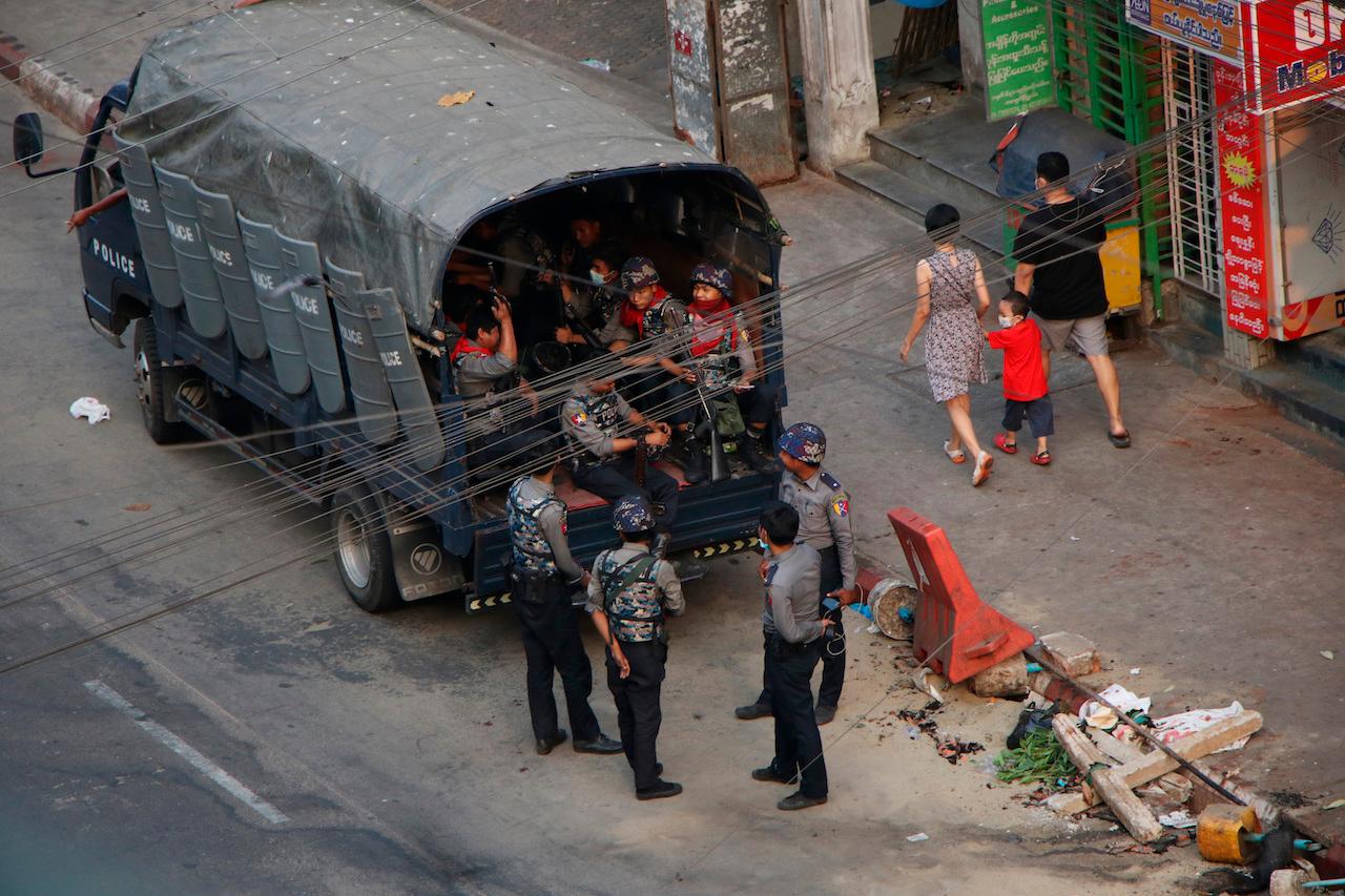 Security forces stand by on Hledan road in Kamayut township of Yangon in Myanmar, March 29. Over 100 people across the country were killed by security forces on Saturday alone, including several children. Photo: AP
