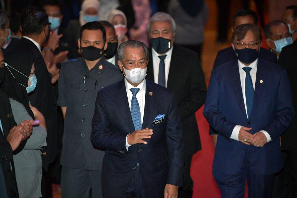 Perdana Menteri Muhyiddin Yassin disambut baik kepimpinan kerajaan Sarawak. Gambar: Bernama