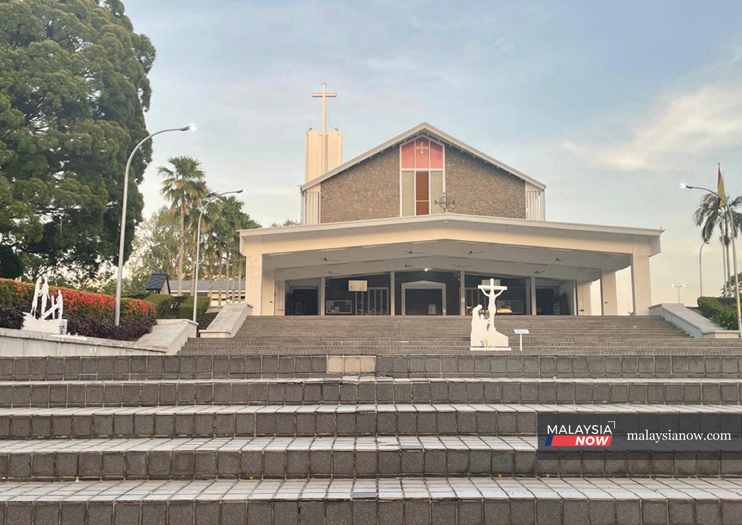 Suasana lengang di gereja yang terletak di Kuching, Sarawak.
