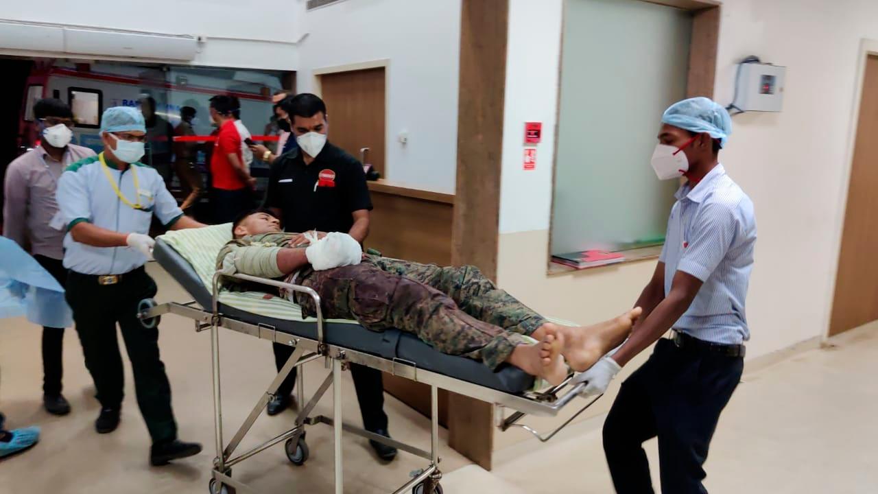 A paramilitary soldier injured in a gunbattle with Maoist rebels is brought for treatment at a hospital in Raipur, India, April 4. Photo: AP