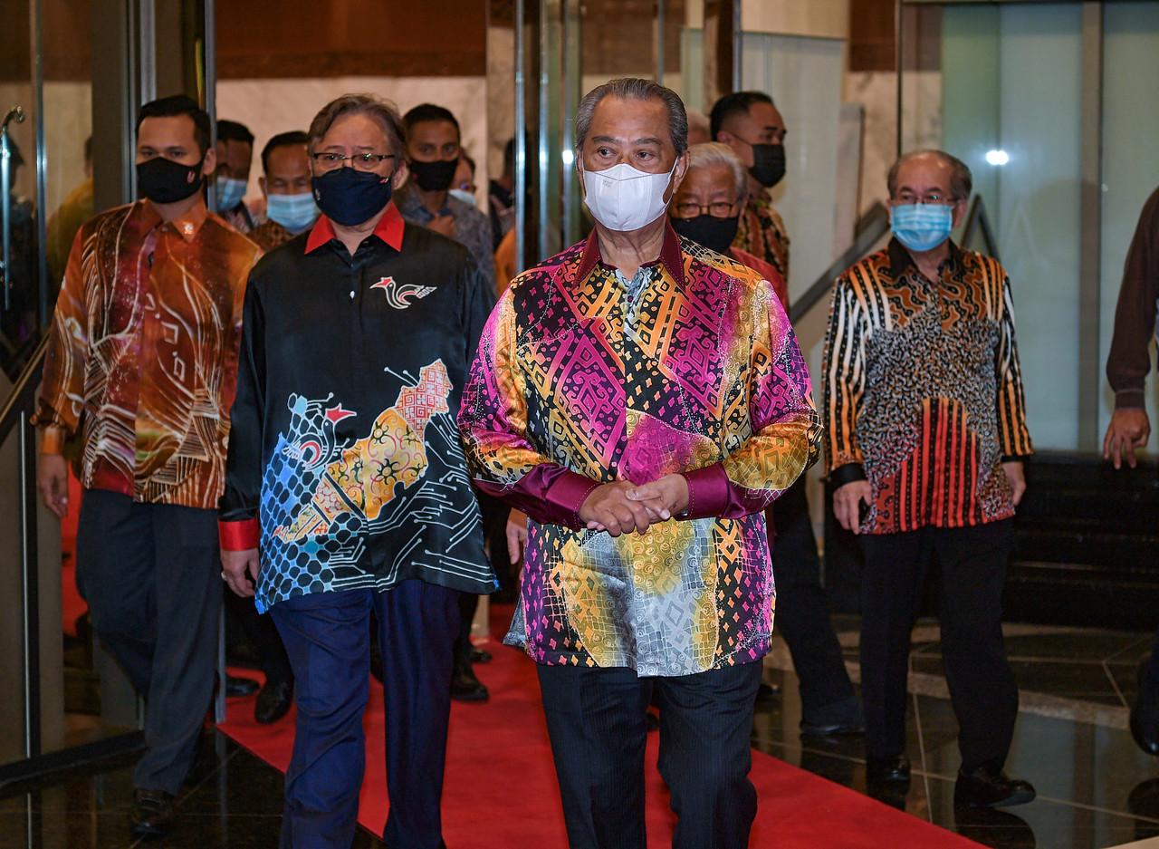 Prime Minister Muhyiddin Yassin with Sarawak Chief Minister Abang Johari Openg (second left) at a state dinner in Kuching on his official visit to Sarawak last week. Photo: Bernama