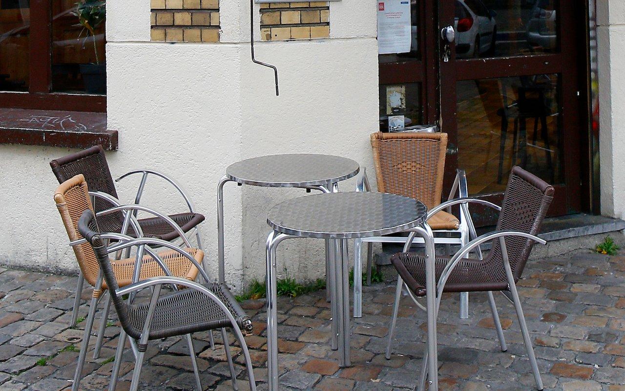 Empty tables at a cafe terrace in Lille, northern France, Oct 8, 2020. The Paris prosecutor’s office on April 5 announced an investigation into accusations that government ministers and others dined in secret unidentified restaurants in violation of pandemic restrictions. Photo: AP