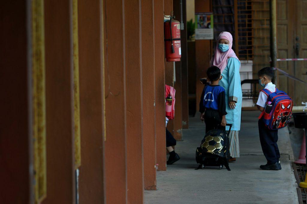 The education ministry has warned of an increase in school-related clusters, with 20 recorded from March 20 to April 4. Photo: Bernama