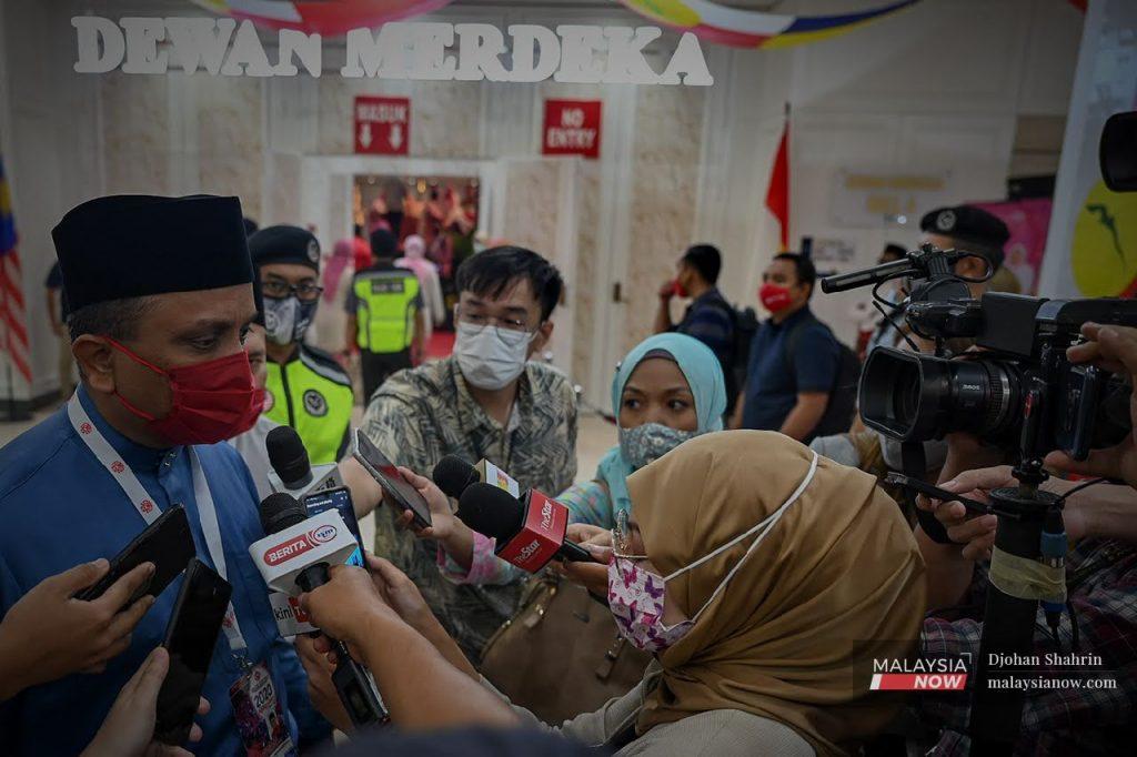 Pengamal media menemui Reezal Merican Naina Merican pada Persidangan Umno 2020 di Pusat Dagangan Dunia Putra baru-baru ini.