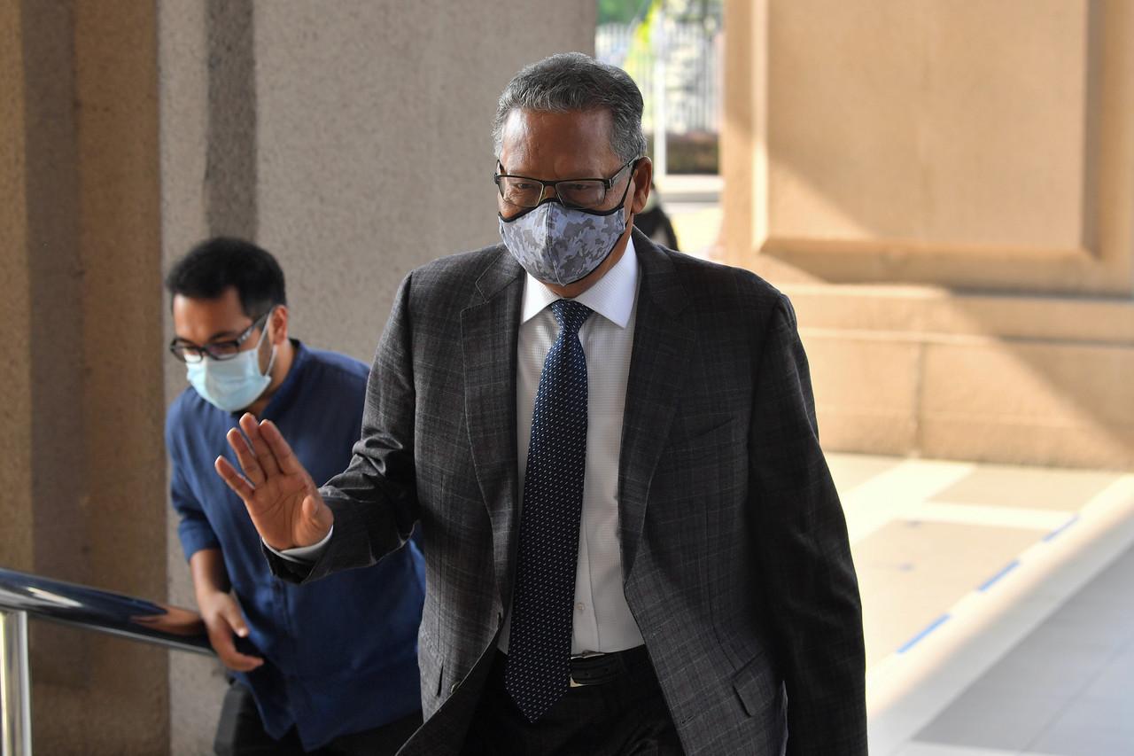 Former attorney-general Mohamed Apandi Ali at the High Court in Kuala Lumpur for his defamation suit against DAP veteran Lim Kit Siang. Photo: Bernama