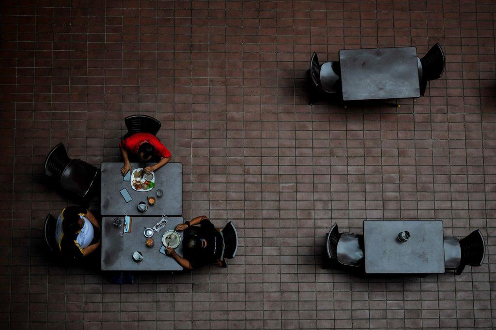 Food premises will be allowed to operate until 6am during the Ramadan period. Photo: Bernama