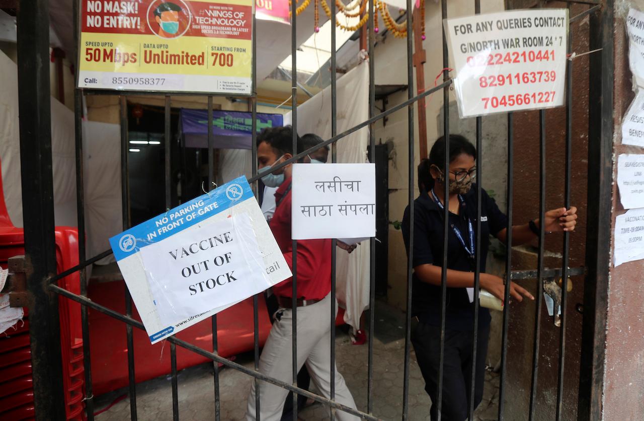 A poster informing the public about a shortage of Covid-19 vaccines hangs on the gate of a vaccination centre in Mumbai, India, April 8. India's western Maharashtra state, home to Pune and financial capital Mumbai, has been struggling with a surge of infections. Photo: AP