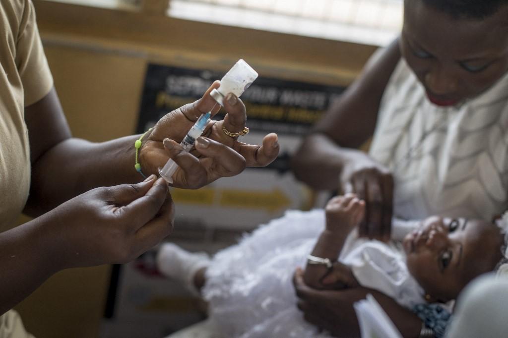 A baby receives a vaccine shot for malaria by a nurse at the maternity ward of a clinic in Cape Coast, Ghana, on April 30, 2019. There are an estimated 229 million cases of malaria worldwide, according to the World Health Organization. Photo: AFP