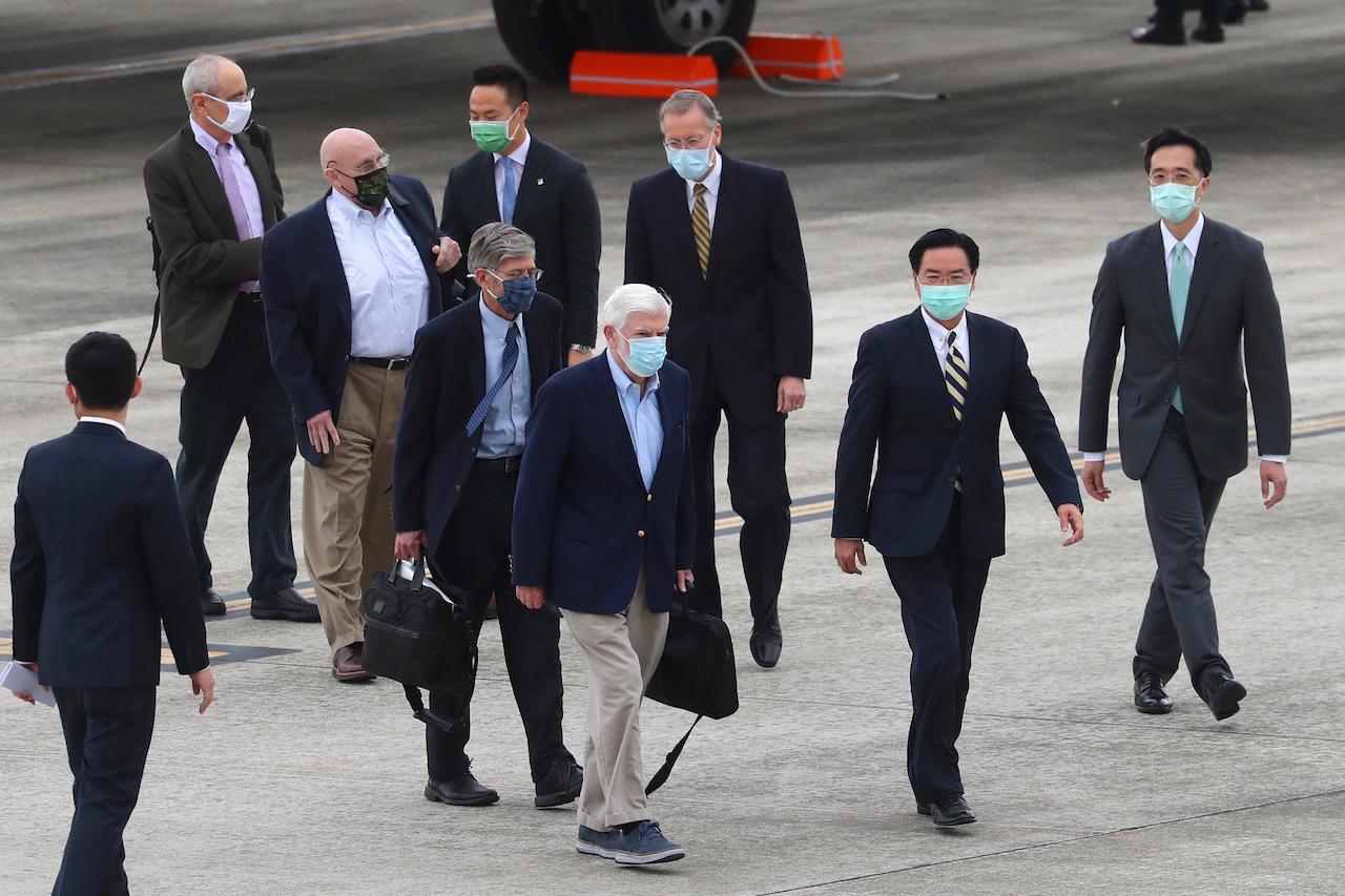Former US senator Chris Dodd (centre left) followed by former US deputy secretaries of state James Steinberg and Richard Armitage as they are shown the way by Taiwan Foreign Minister Joseph Wu (centre right) upon arrival in Taipei, Taiwan, April 14. Photo: AP