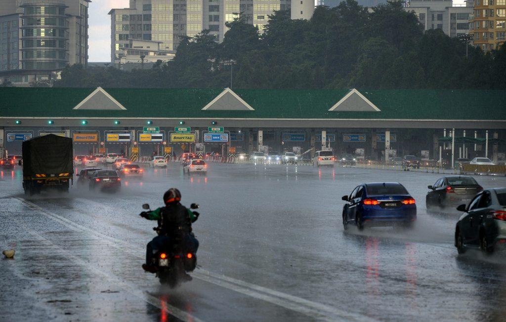Perjalanan rentas negeri masih tidak dibenarkan di bawah PKPB dan PKPP yang masih berkuatkuasa ketika ini. Gambar: Bernama