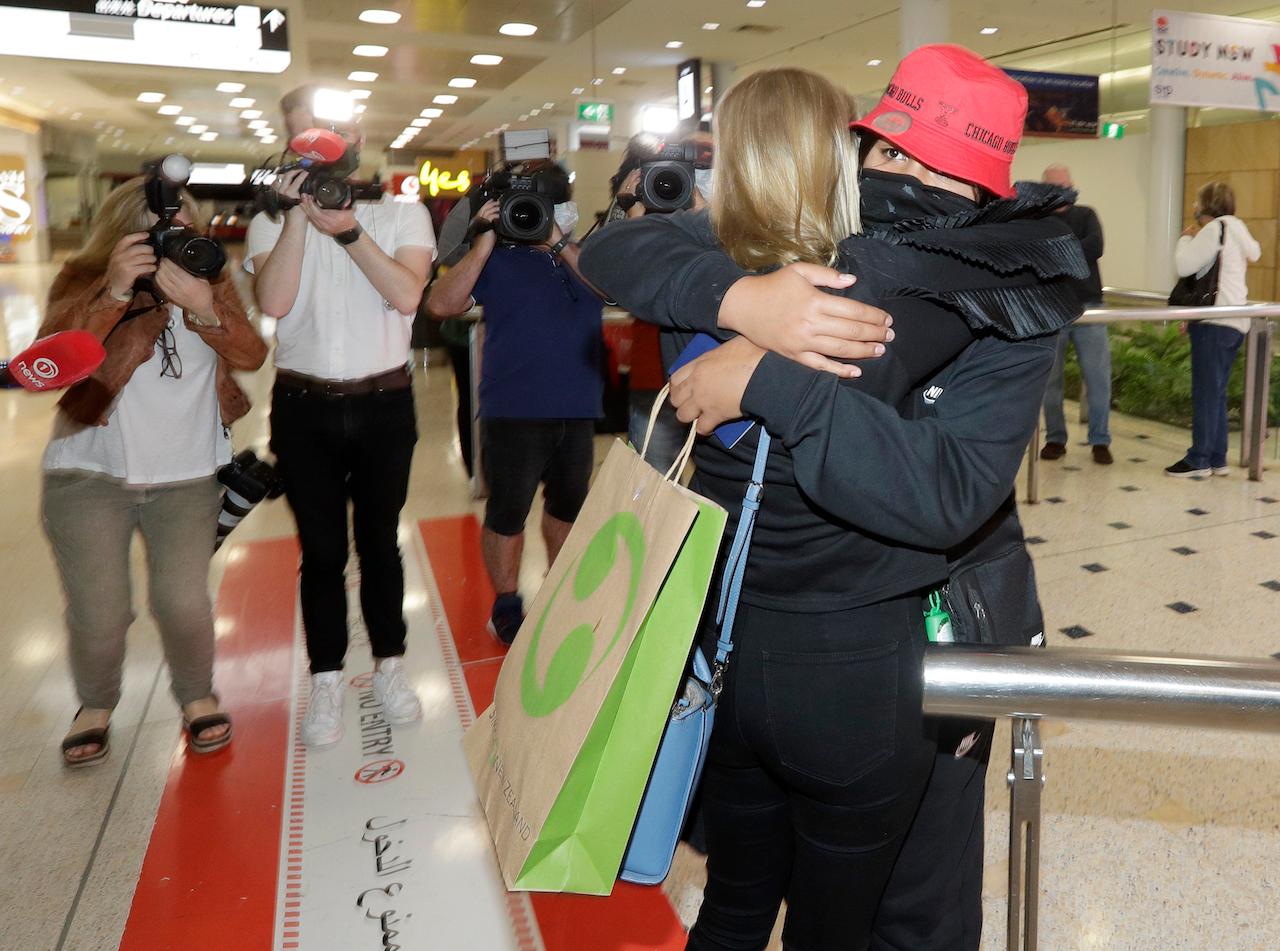 A woman arriving from New Zealand (right) is hugged by her stepmother at Sydney Airport in Sydney, Australia, April 19, as the much-anticipated travel bubble between Australia and New Zealand opens. Photo: AP
