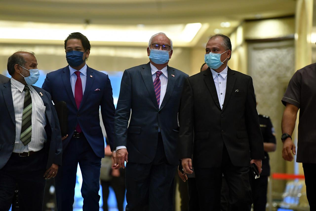 Former prime minister Najib Razak (second right) at the Court of Appeal in Putrajaya today. Photo: Bernama